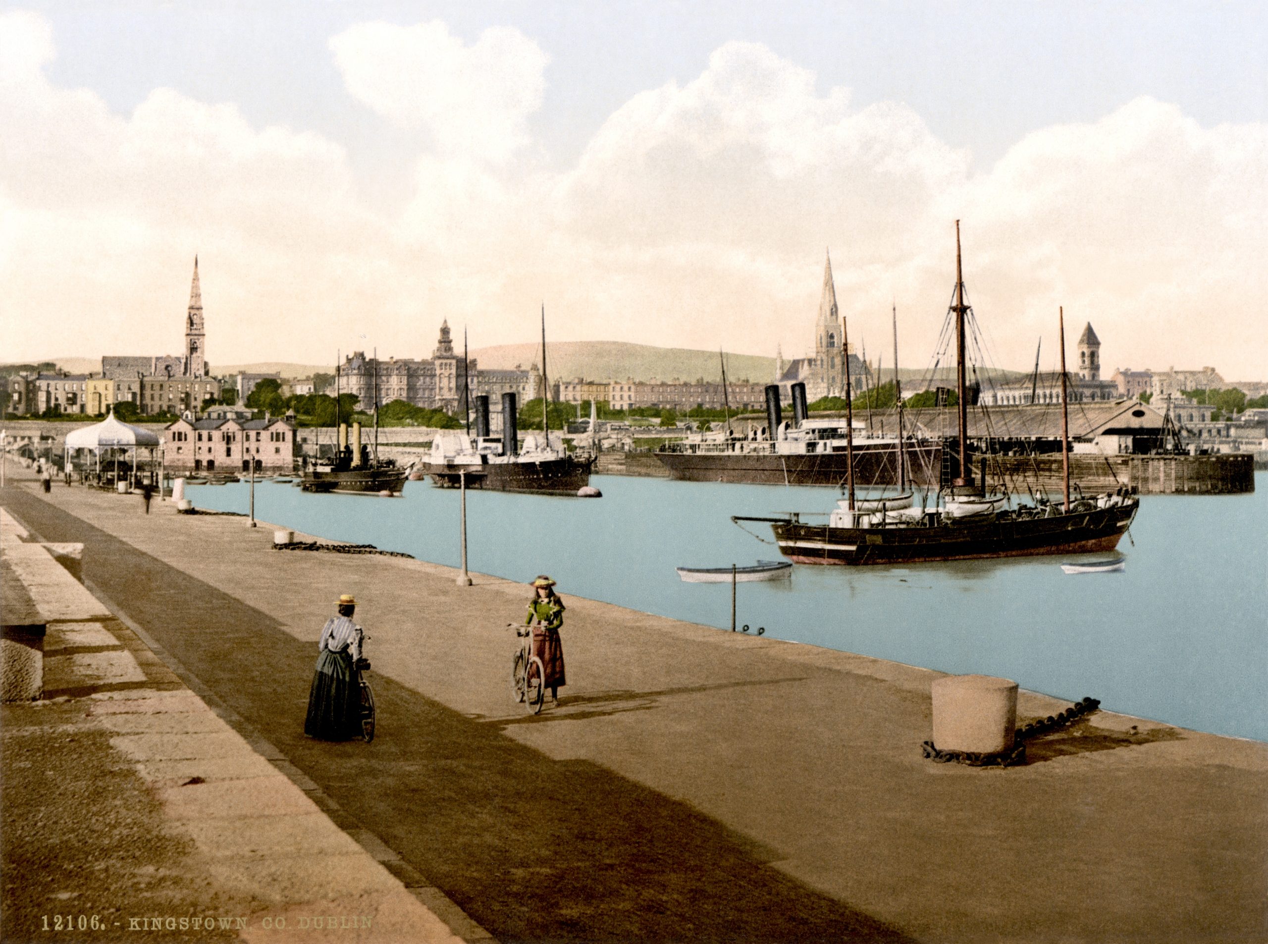 emigrants leaving ireland by boat dun laoghaire